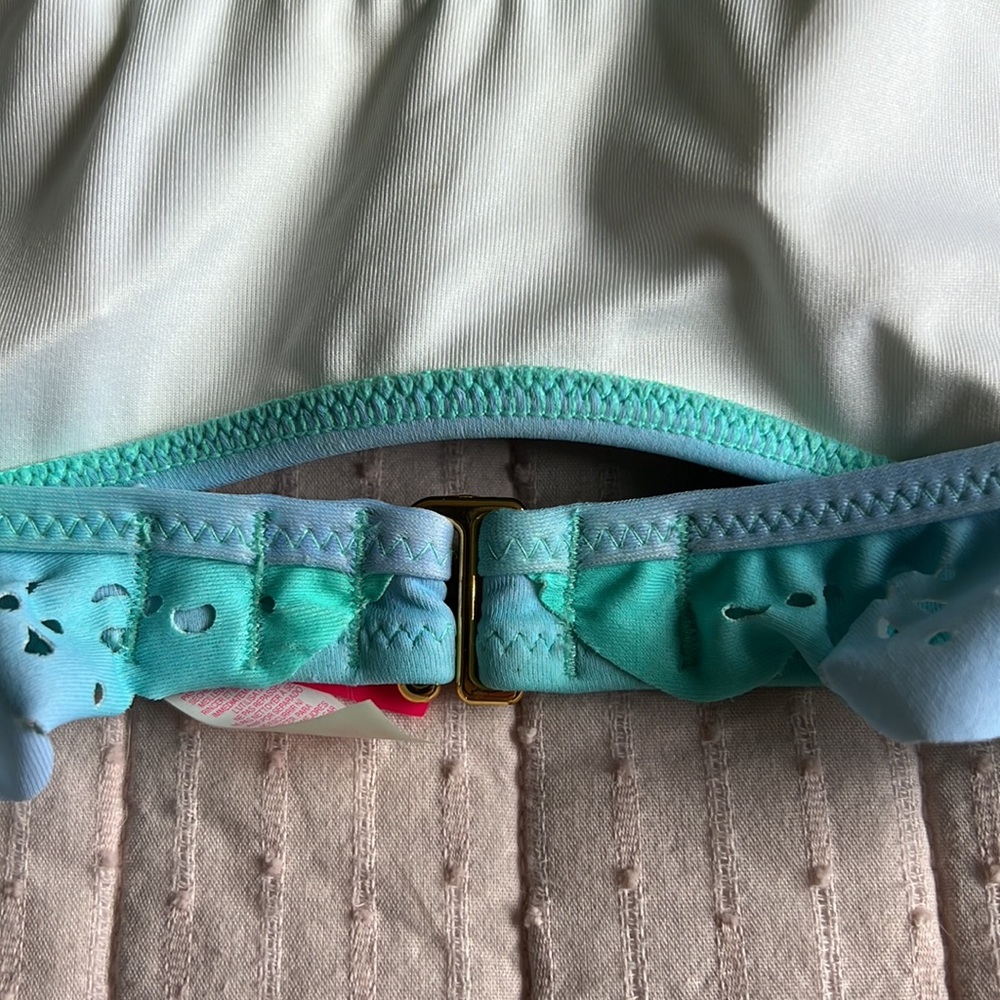 Victoria’s Secret’s bikini top - Picture 4 of 5